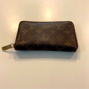 LOUIS VUITTON Monogram Canvas small Zippy wallet